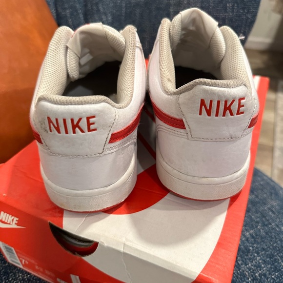 Nike Court Vision Low Mens Shoes Size 7.5 White Red - Picture 3 of 6